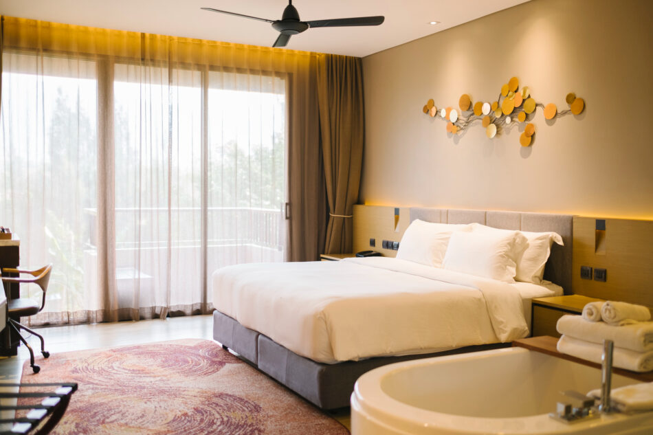 Otel Odası Tasarımında Şıklık ve Konforun Sırrı